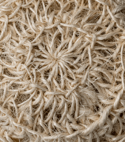 zoom sur les fibres végétales de la pelote en sisal